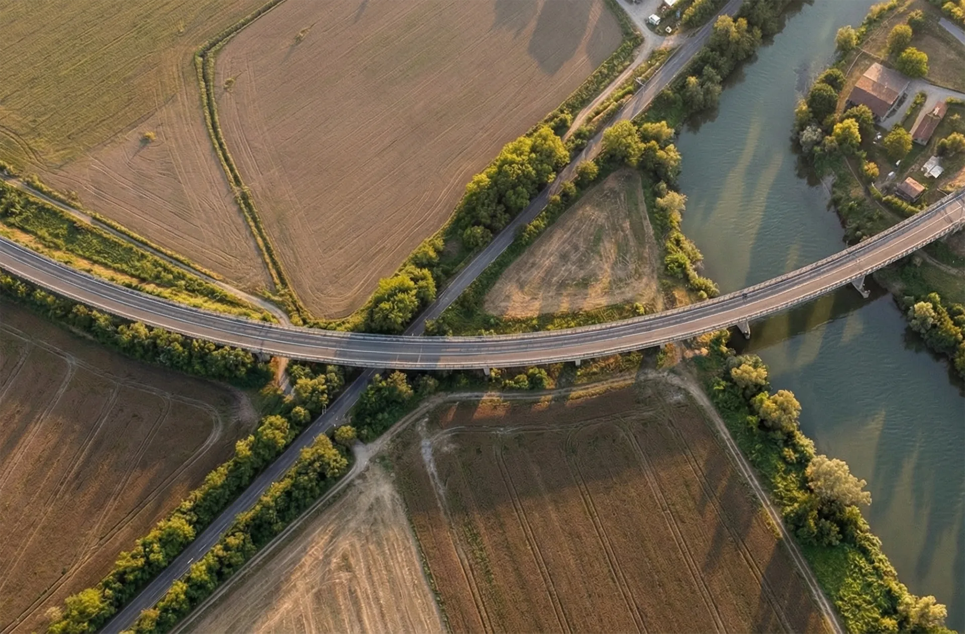 Ponte di Borgoforte sul Po a Mantova