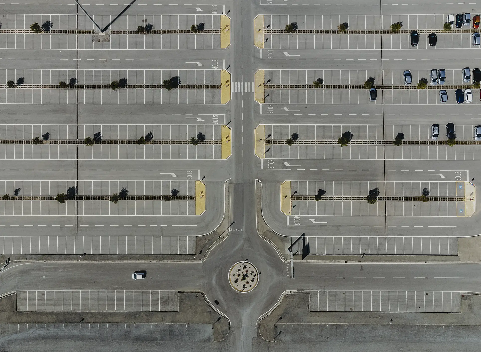 Centro commerciale e parcheggi a Marcianise, Campania
